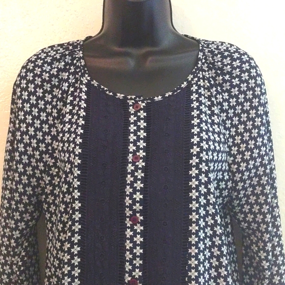 Collective concepts long sleeve blouse size medium - Picture 3 of 10